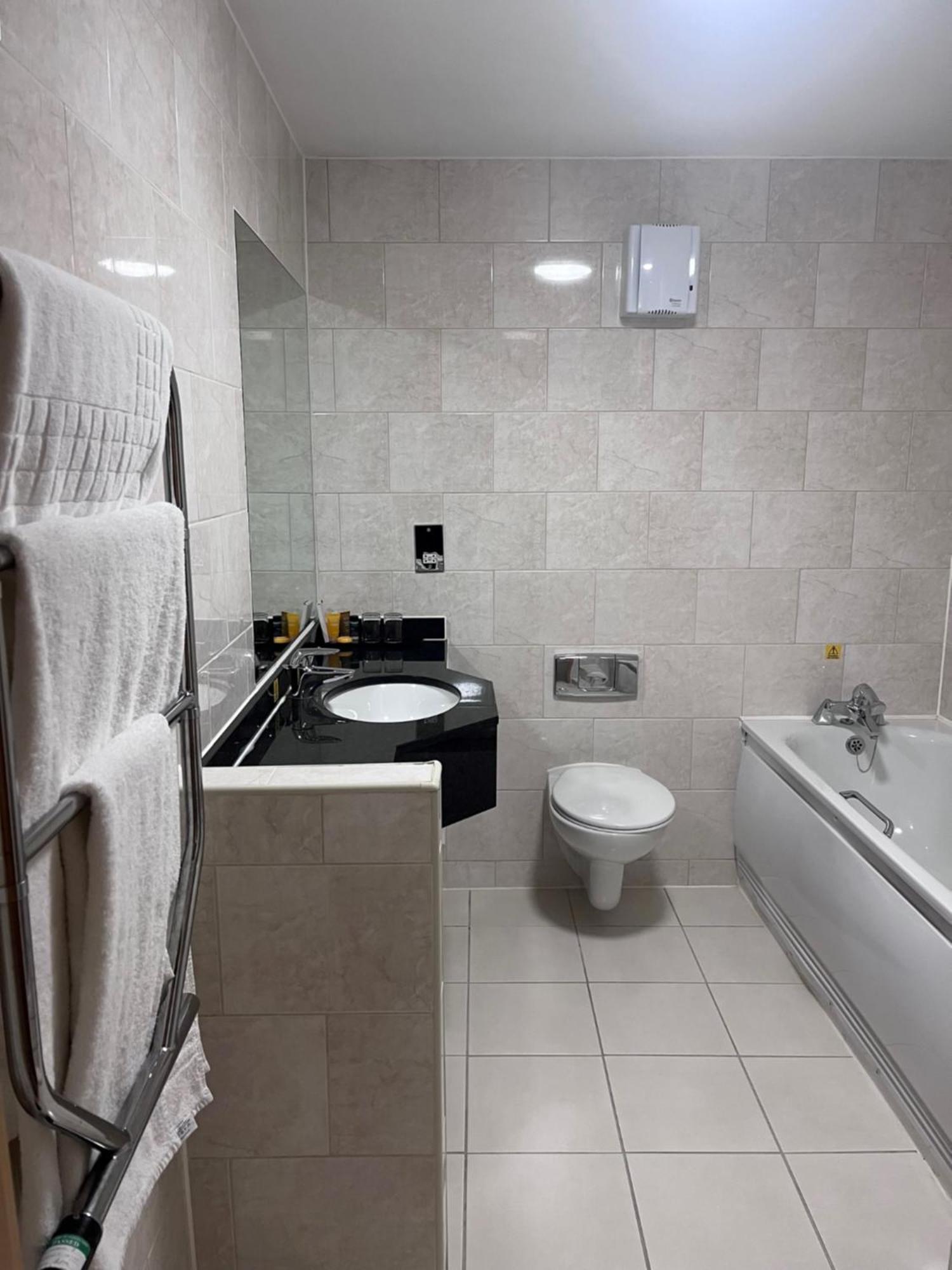 The Wiltshire Hotel, Golf And Leisure Resort Swindon Dış mekan fotoğraf